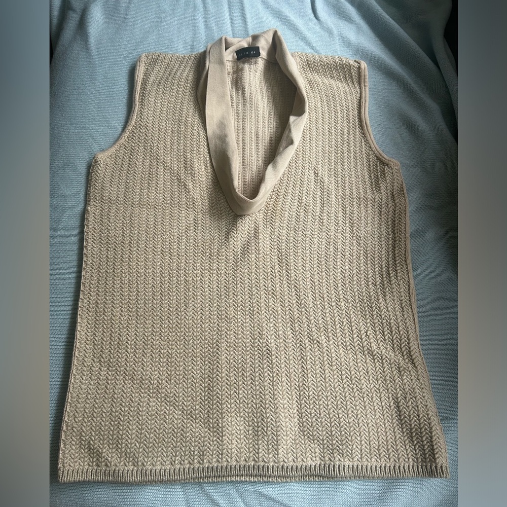 Akris sleeveless sweater top